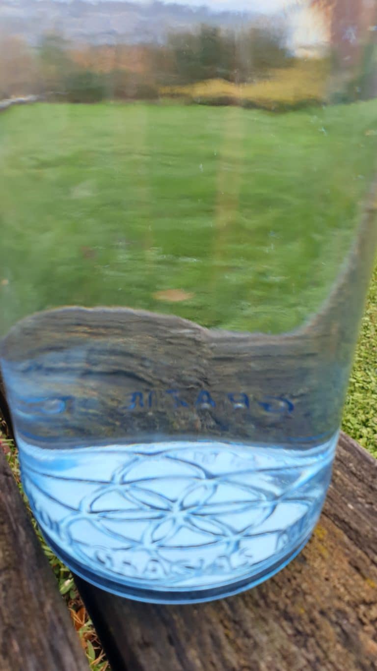 HeimQuell - OmWater Wasserflasche 1,2 Liter mit Edelstein-Kugel - 20191109 113022 e1573470349972 scaled - 2024